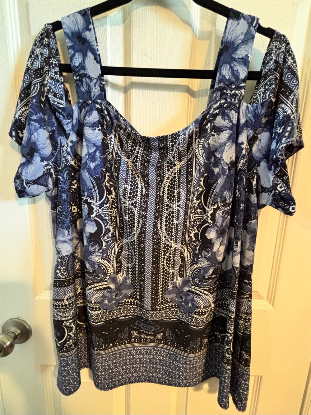 😍INC International Concepts Navy and White Cold-Shoulder Top 2X
